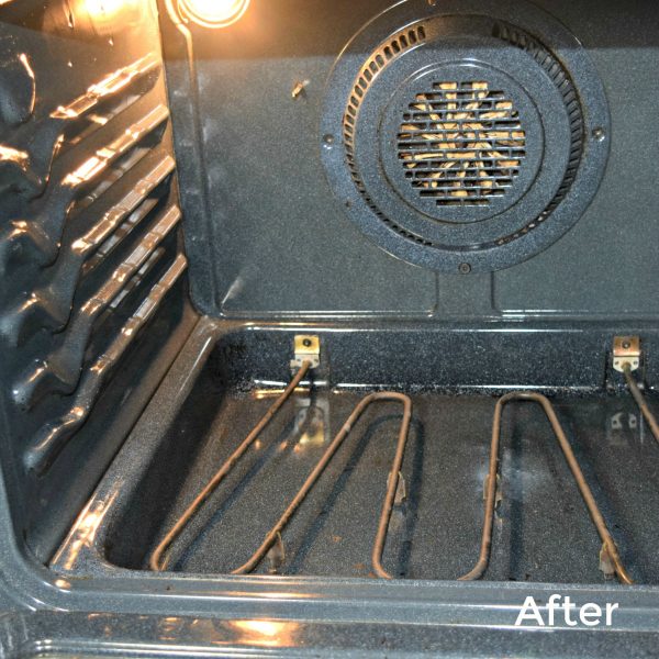 Clean oven after using baking soda and vinegar. How to clean your oven with baking soda and vinegar. Hidden Springs Homestead